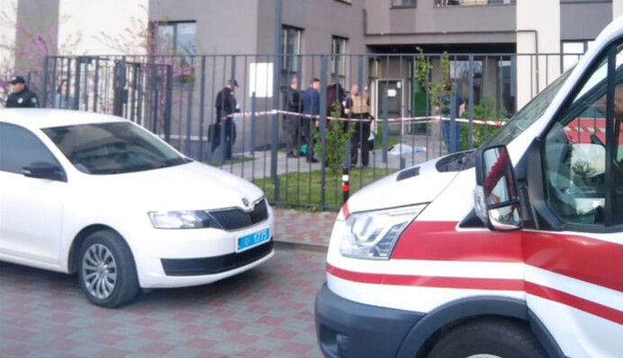 ​У Львові підліткова пара випала з балкона багатоповерхівки