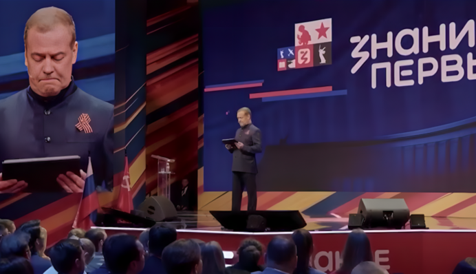 «Были лидеры-монстры, моральные уроды и дегенераты... но такого упадка не было»: лекция Медведева поразила профессора