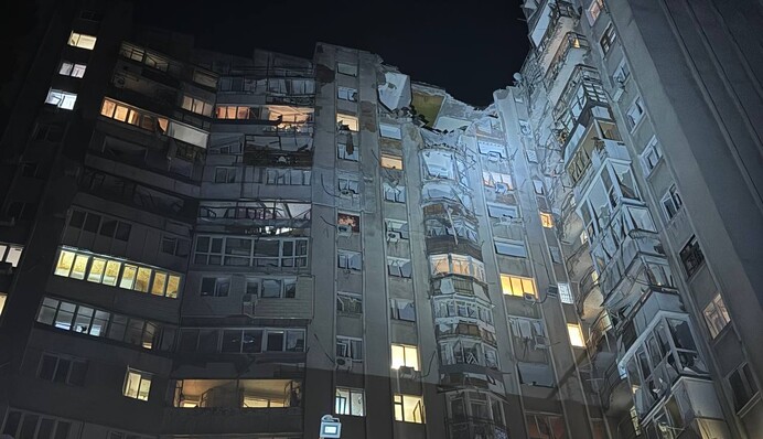 «Тот, кто боится за парад, снова убил»: спасатели показали последствия российского удара по Одессе