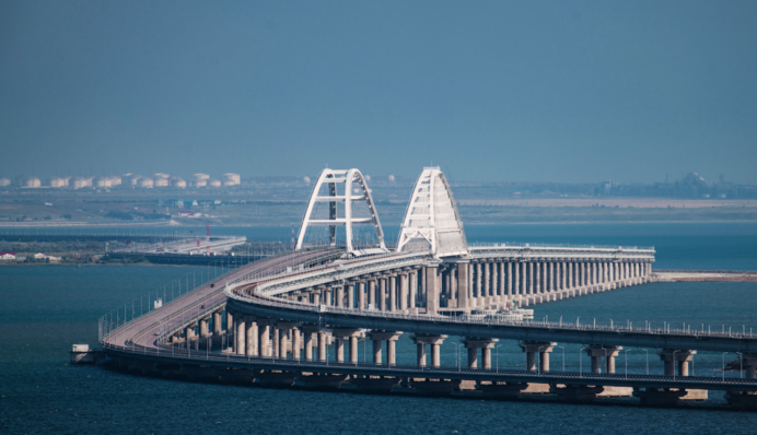 Біля Кримського мосту окупантів привели у повну бойову готовність, - джерела руху 