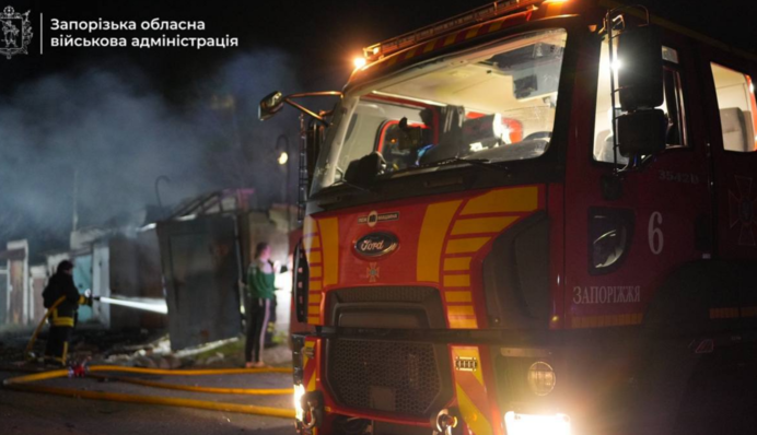 Спасатели показали последствия российской атаки на Запорожье
