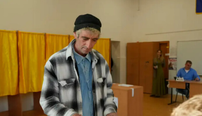 ​У Румунії проводять повторні президентські вибори: хто у фаворитах