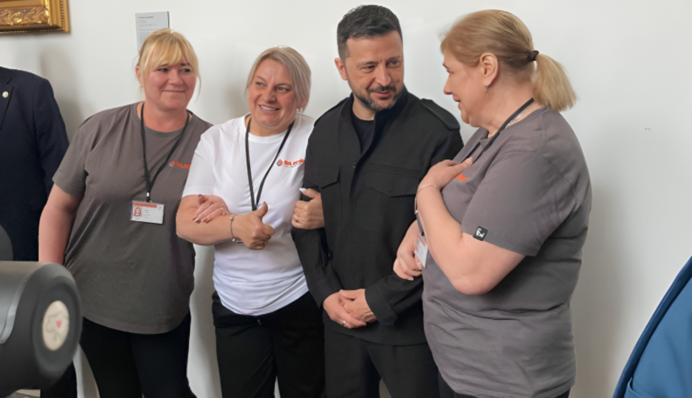 Фото Зеленського з українськими прибиральницями у чеському парламенті спровокувало гарячу дискусію