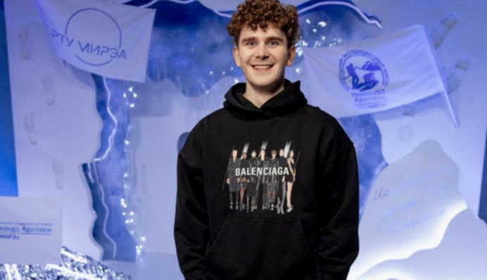 Блогер из Кривого Рога, желающий стать гражданином РФ, «отрабатывает методичку» в Курске