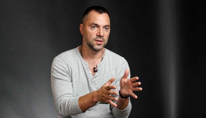 YouTube заблокував канал Арестовича та інших підсанкційних осіб