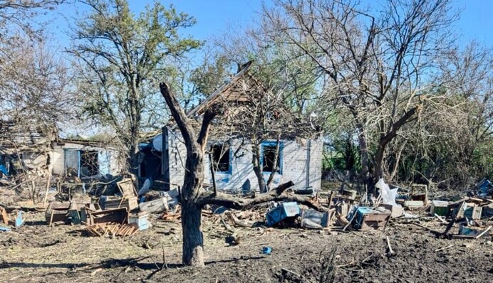 ​Росіяни бʼють КАБами по прифронтових громадах Запорізької області: є важкопоранені