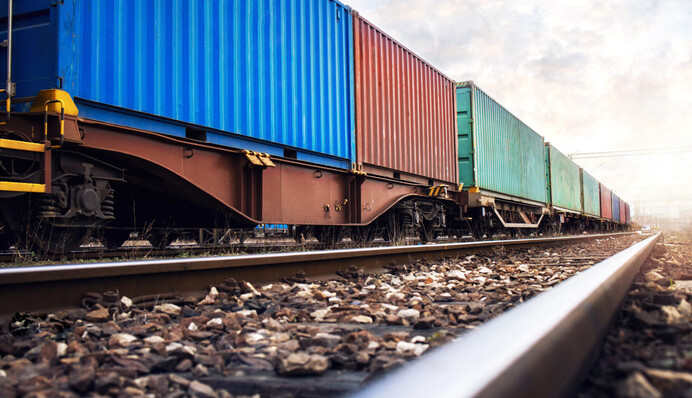 ФРТУ закликала Укрзалізницю  не підвищувати тарифи на всі контейнерні перевезення - це сповільнить наш шлях у ЄС