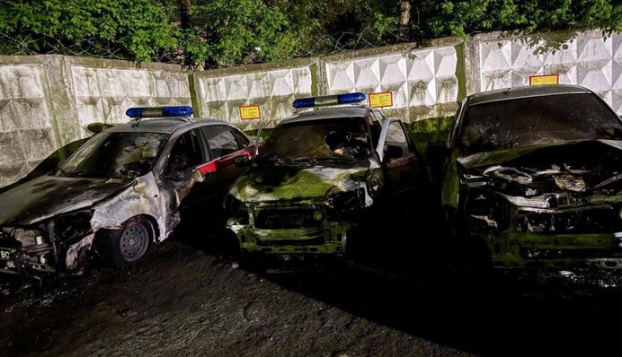 У Росії дівчина підпалила п'ять автомобілів Росгвардії