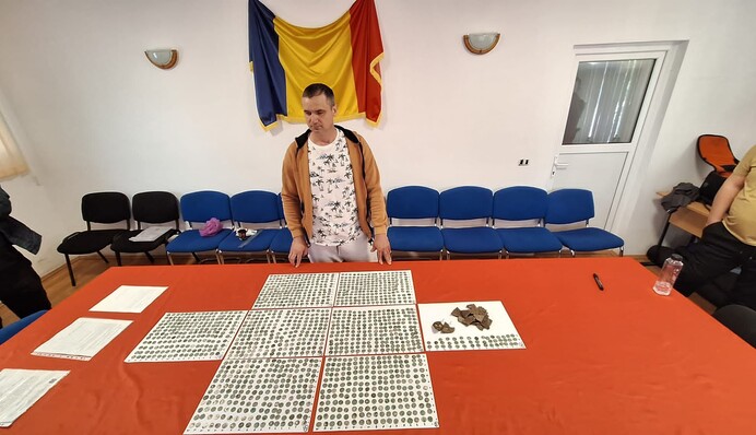 Румынию накрыла кладомания после двух невероятных находок - теперь все хотят легких денег