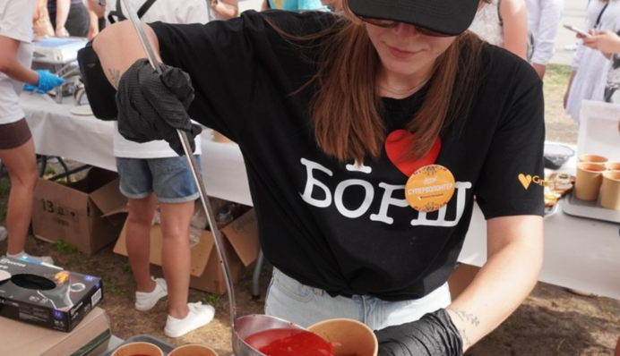 Зібрали 191 тис. злотих для ЗСУ: у Польщі відбувся фестиваль борщу