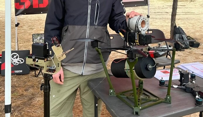 На вооружении ВСУ появились дроны на оптоволокне Хищник REBOFF