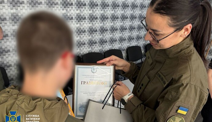 Правоохоронці нагородили підлітків з Кривого Рогу, які повідомили про спроби вербування з боку росіян