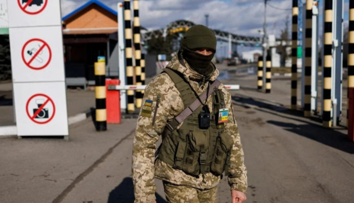 РФ вдарила дроном по блокпосту на Харківщині: постраждали силовики