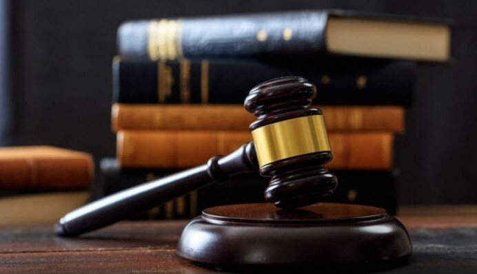 Не хотіла продавати. На Кіровоградщині чоловік задушив та викинув з вікна свою матір