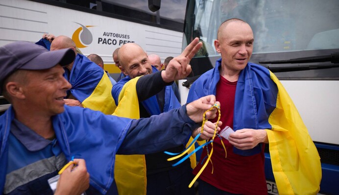 Зеленский: Завтра третий этап обмена пленными, в общем должны освободить тысячу наших