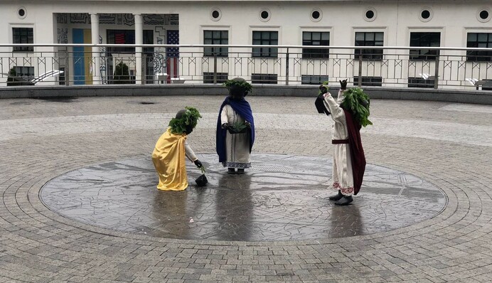 Малышей-основателей столицы нарядили ко Дню Киева в вышитую одежду