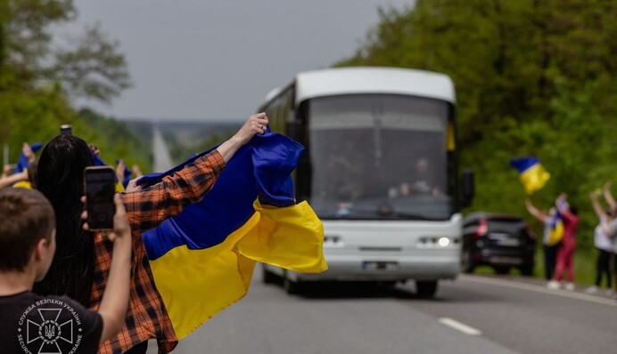 СБУ показала эксклюзивные фото и видео третьей части обмена пленными 1000 на 1000