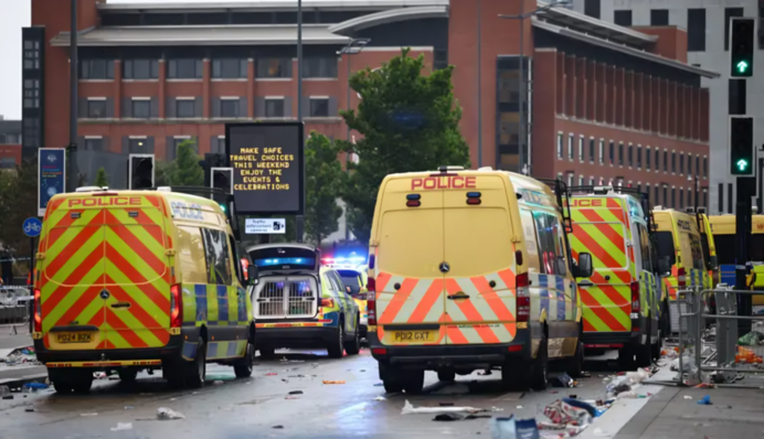 У Ліверпулі водій врізався у натовп футбольних фанатів - десятки постраждалих