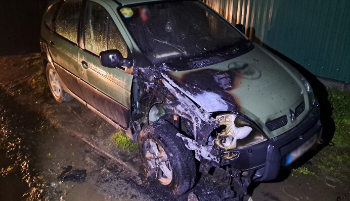 На Житомирщині підпалили два авто військових