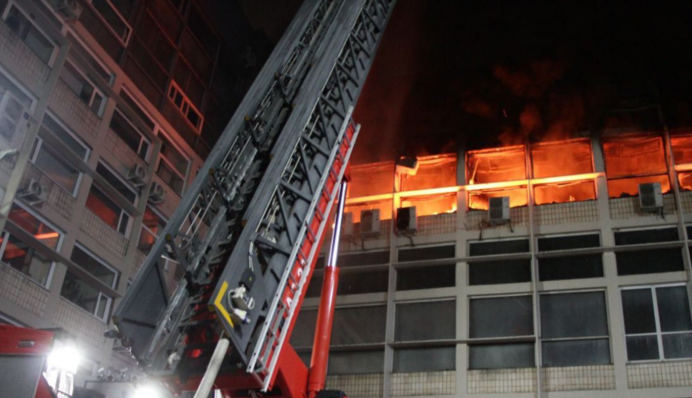 У Петербурзі спалахнула пожежа на заводі зі списку стратегічних підприємств РФ