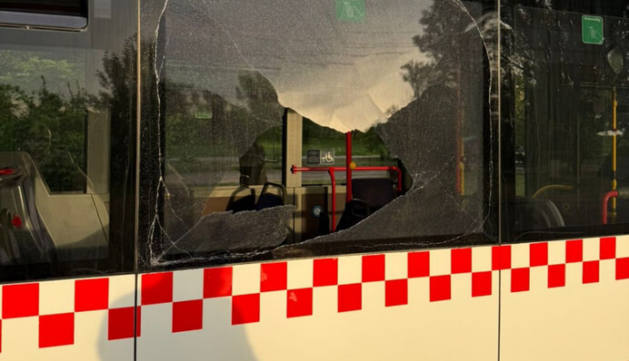 ​У Харкові, ймовірно, з пневматичної зброї обстріляли рейсовий автобус