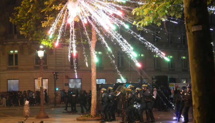 Сотні фанатів були заарештовані в Парижі після сутичок з поліцією на тлі перемоги клубу