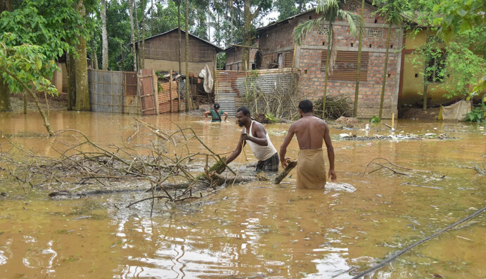 В Индии из-за сильных наводнений погибли десятки человек