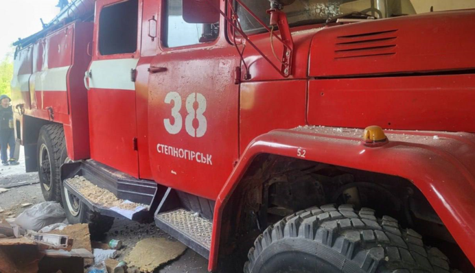 Росіяни обстріляли пожежну частину під Запоріжжям: 12 рятувальників поранені