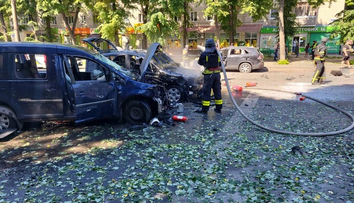 Росія вдарила по автомобілях в центрі Сум - є загиблий і багато поранених