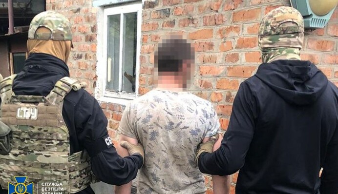 СБУ затримала російського агента, який передавав графіки бойових вильотів авіації ЗСУ на Хмельниччині