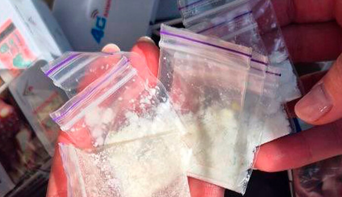 У военнослужащего на блокпосте нашли пакетики с наркотиками