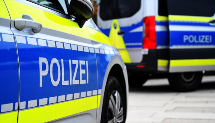 ​У Німеччині автівка в'їхала в групу школярів