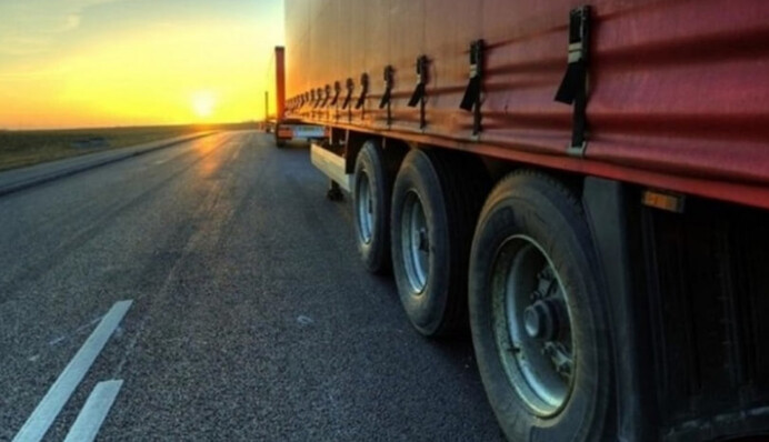 ​У Києві обмежують рух вантажівок у спеку