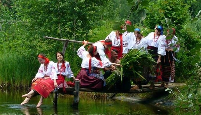З Трійцею! Найкрасивіші привітання зі святом і листівки