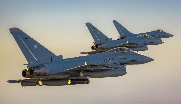 Перебував над Балтійським морем: Німеччина піднімала винищувачі Eurofighter через літак РФ