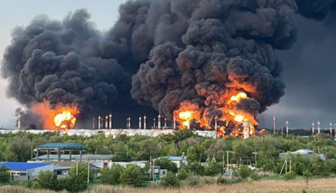 Атака БпЛА на РФ: вдарили по авіабазі та заводу, загорілася база зберігання нафтопродуктів
