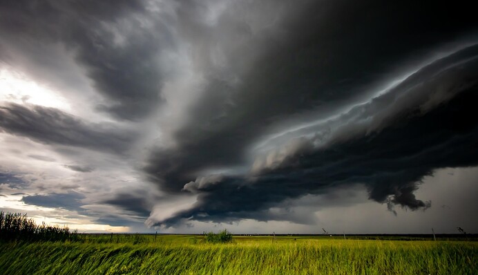 Спека, зливи, шквали і град: свіжий прогноз погоди на вихідні
