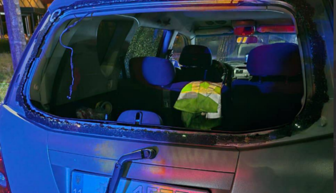 В Киеве вражеский беспилотник упал возле полицейского авто – ранен правоохранитель