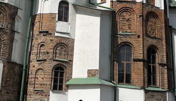 Во время массированного обстрела россиян поврежден Софийский собор в Киеве