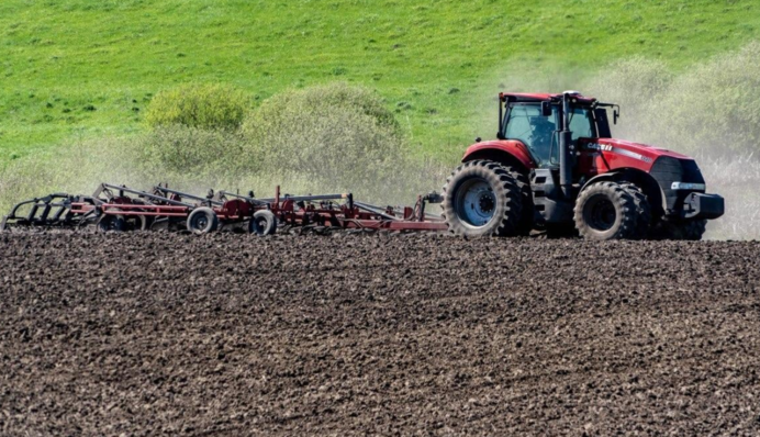 Выращивали культуры на танковом полигоне: ГБР сообщило о подозрении чиновнику Днепра