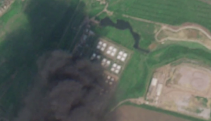 Нафтобаза в Енгельсі продовжує диміти після атаки 6 червня: супутникові знімки