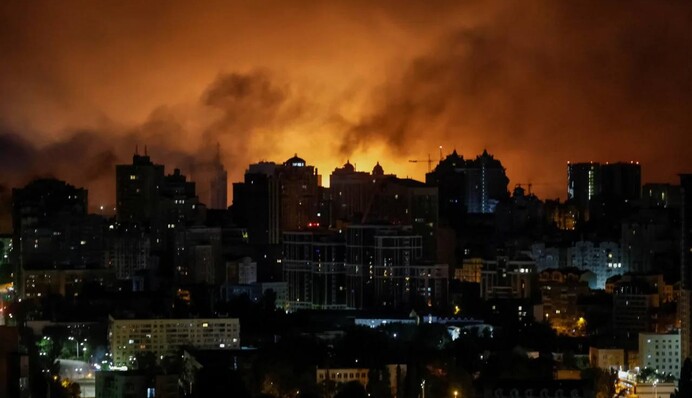 Киев пережил массированную атаку ракетами и дронами: что известно о последствиях