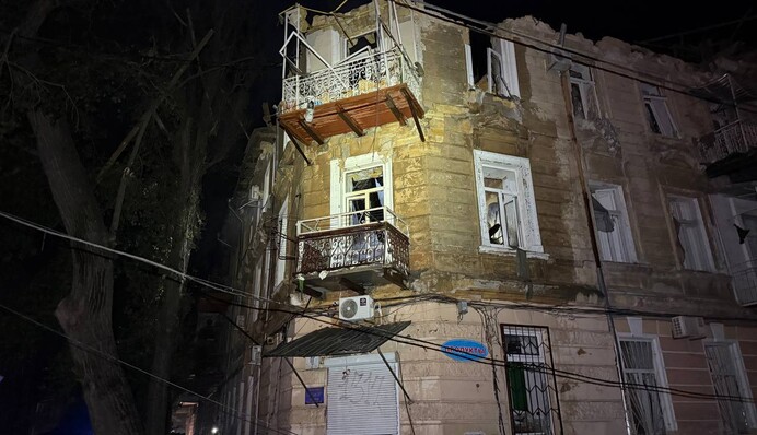 В Одесі БпЛА вдарили по будівлі пологового та житловим будинкам - ОВА