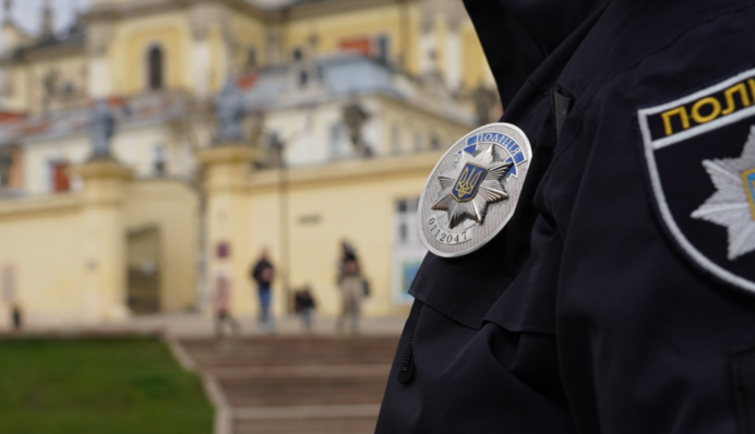 В одной из школ Львова ученик стрелял в своего товарища из пневматического пистолета
