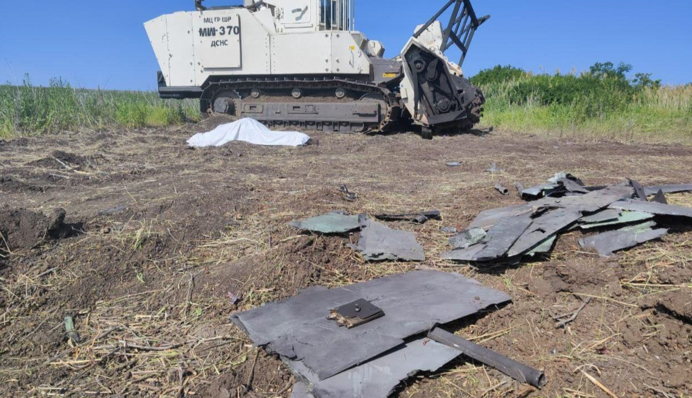 Российский дрон ударил по машине разминирования на Харьковщине: погиб пиротехник