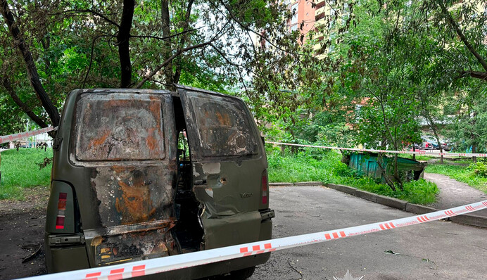У Києві поліція затримала чоловіка, який підпалив авто військового