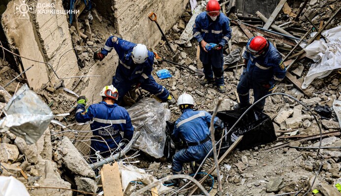 ДСНС завершила розбір завалів у Харкові після удару РФ: загинули шість людей