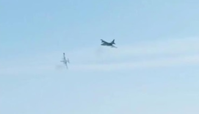 Російський штурмовик Су-25 випадково збив напарника на Донеччині