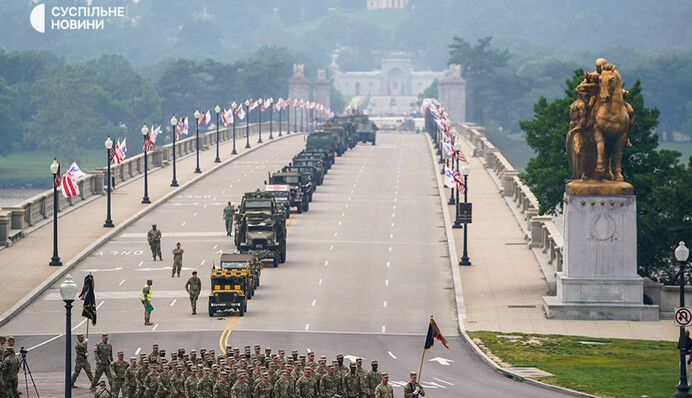 ​У США відбувся військовий парад до 250-річчя армії. Паралельно тривали протести проти Трампа