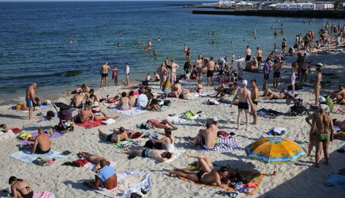 На пляжах Одессы не хватает укрытий — местные власти